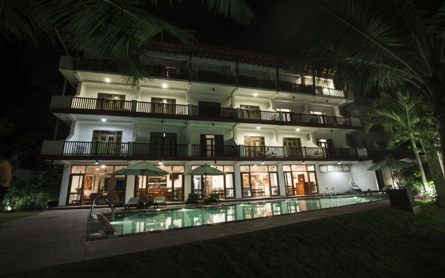 Rockside Beach Resort