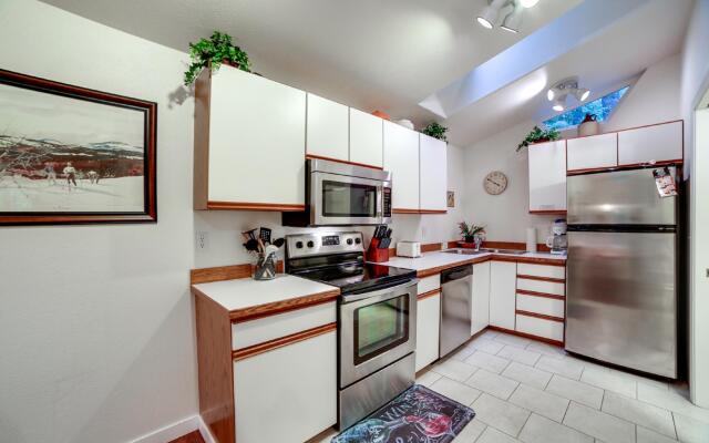 Mt. Baker Lodging Cabin 16 - Sleeps 2!