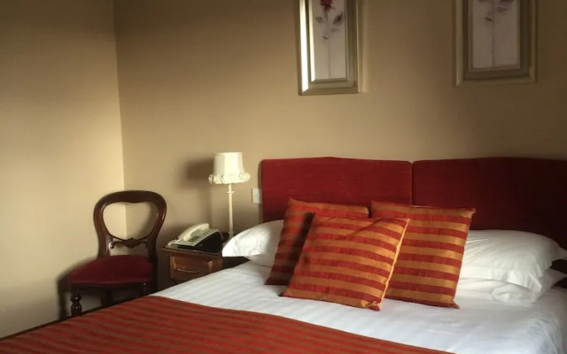 Carey's Viking House Hotel