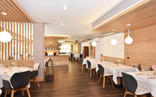 X Alp Hotel