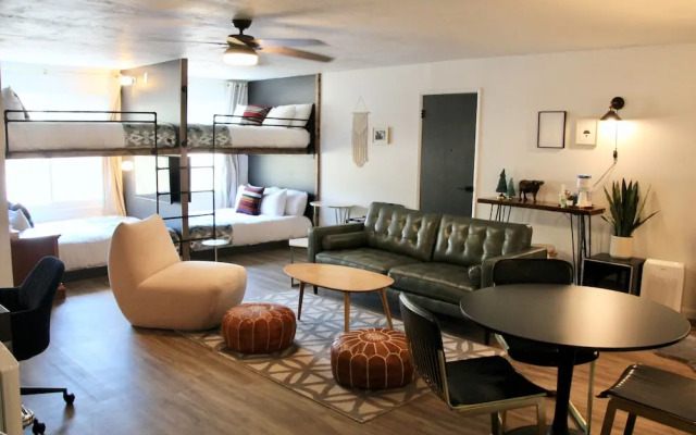 Sierra Blue Hotel & Swim Club