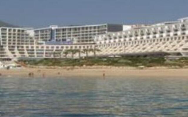 Sesimbra Oceanfront Hotel