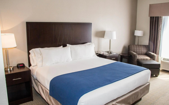 Holiday Inn Express & Suites Sikeston Southwest by IHG