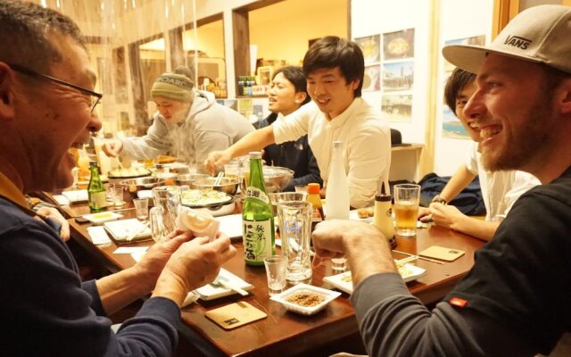 Sansan -Cafe and Bar & Backpackers-