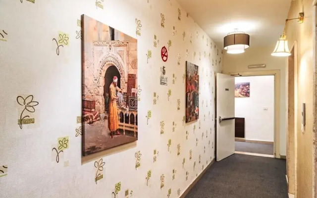 lancaster hotel apartments-Gardens