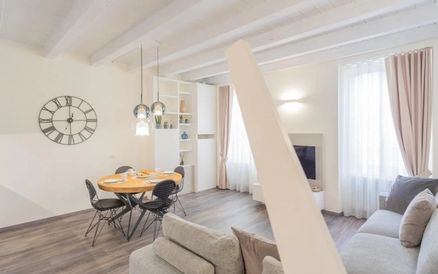 Modern Stylish Apartment in Como City