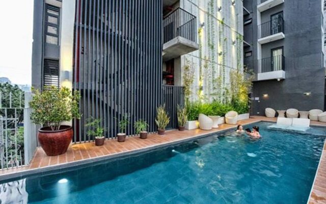 Lot 8 Serviced Apartments