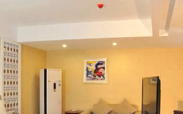 Ease Hotel