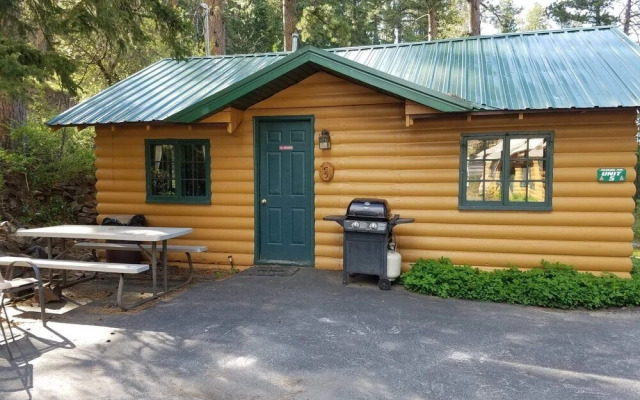 Ponderosa Pines Inn and Cabins