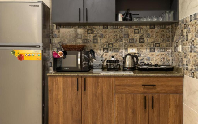 Settle Inn South 90 Apartments