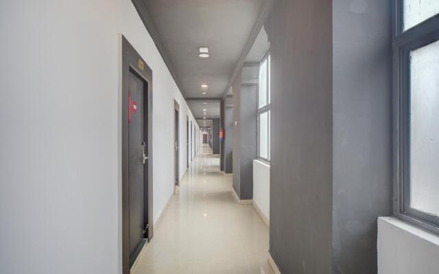 OYO Townhouse 430 Everest Hotel