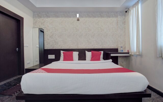 OYO 11414 Hotel Silver Suites