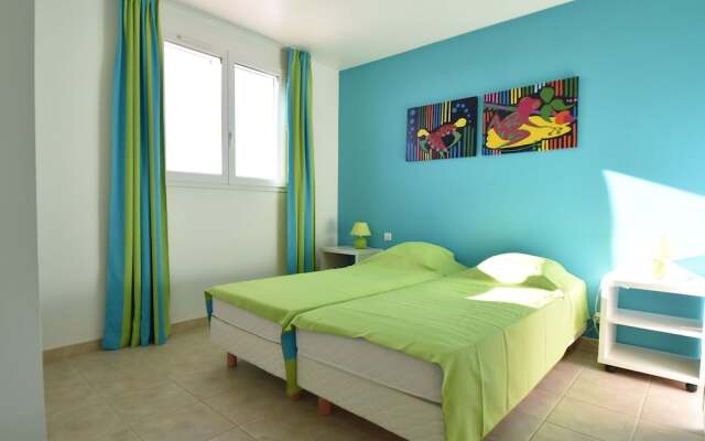 Air-conditioned villa with heated pool, guesthouse and stunning views