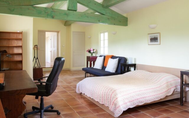 Secluded Holiday Home in Rustrel With Swimming Pool