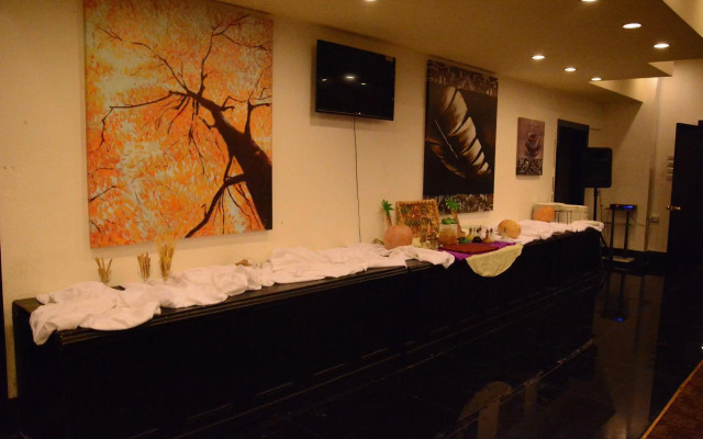 Sandy Le Oriental Hotel