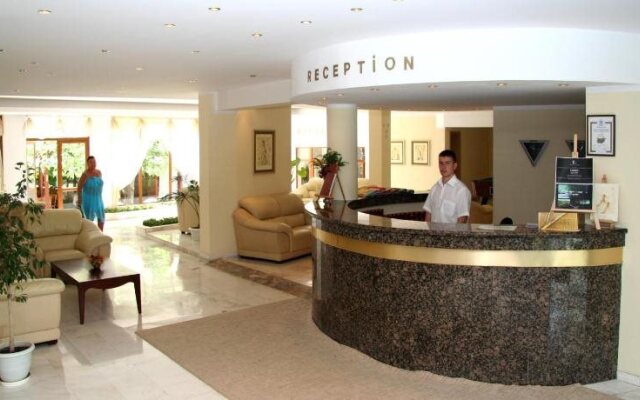 Oasis Park Hotel