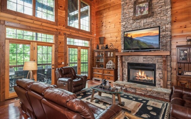 Grand Mountain Getaway 8 Bedroom Home by Redawning