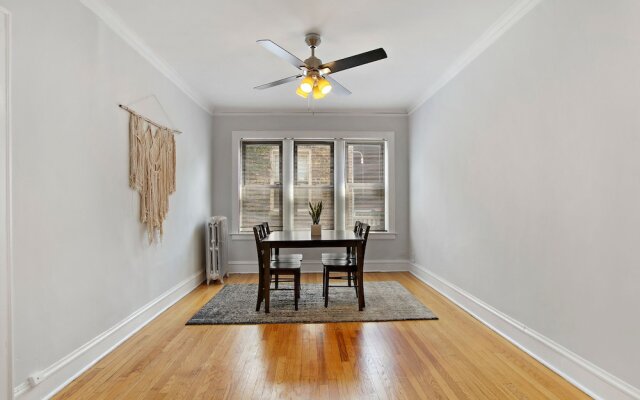 Deluxe 1BR Apt in a Ravenswood