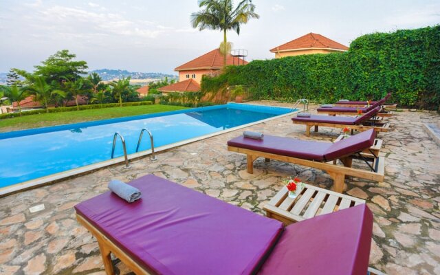 Deluxe 3-bed Apartment With Swimming Pool