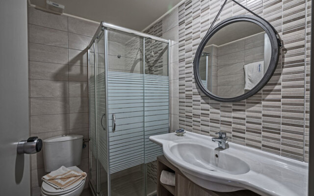 Icarus Suites &  Apartments