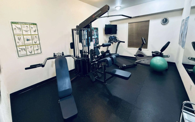 Super 8 by Wyndham Dawson Creek