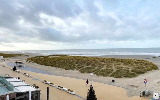 Apartment in Nieuwpoort by the Beach