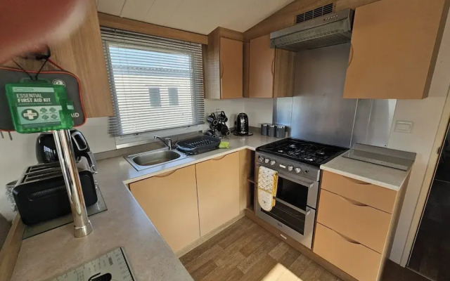 Angie 2 Bed Rhyl Robinhood