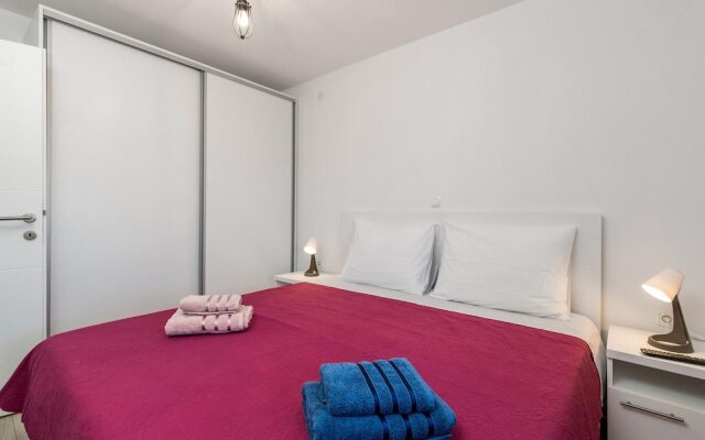 Awesome Apartment in Vlasici With 1 Bedrooms and Wifi