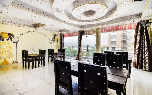 OYO 48665 Kesar Palace