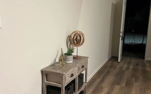 Balmoral Lakeside 5br 4ba House