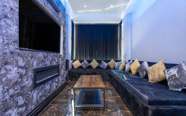 Mixies Manor Sasco Apartments