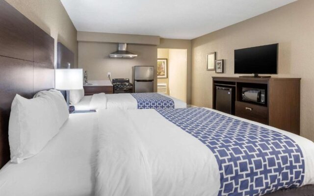 Rodeway Inn & Suites Ontario