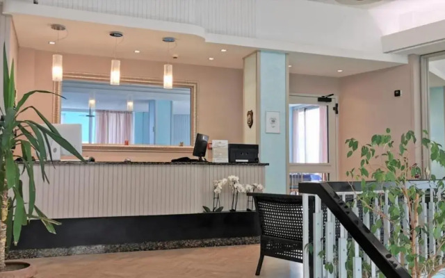 Hotel Cosmos