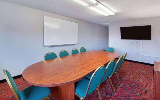 Ramada by Wyndham Bowling Green