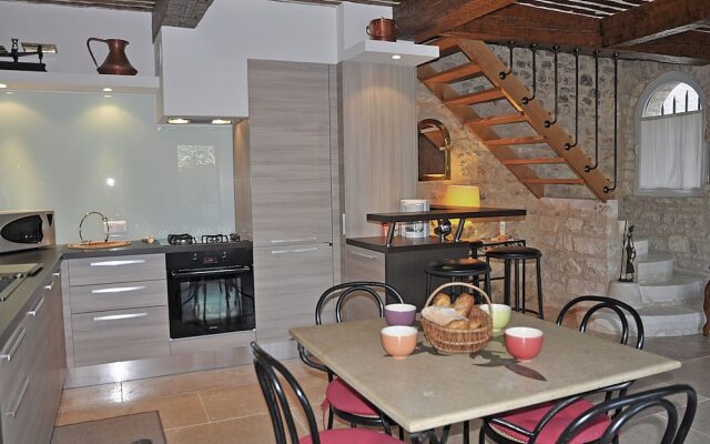 Luxurious Villa in Aix-en-Provence with Jacuzzi