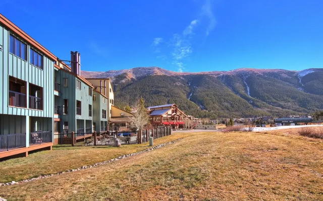 Beautiful Condo, Ski Out Your Back Door - FP202 by RedAwning