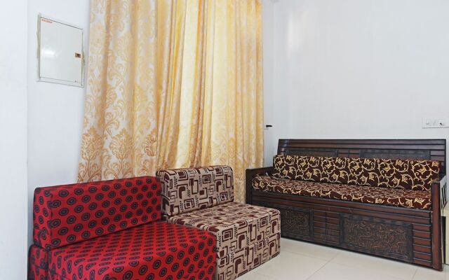 OYO 13837 The Royal Nest