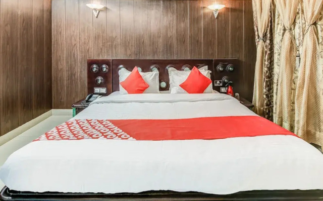 OYO 27999 Hotel Deep