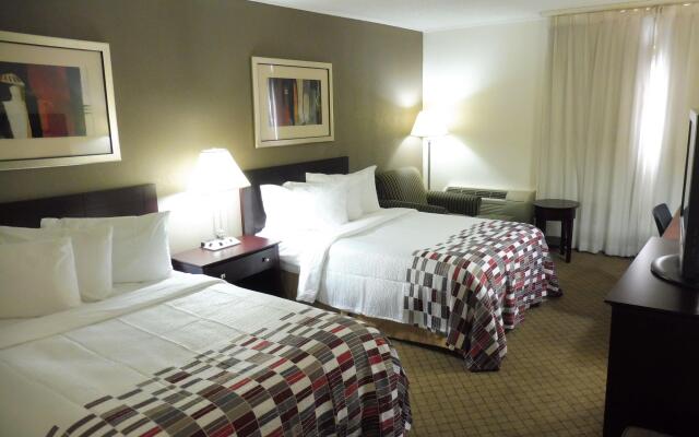 Red Roof Inn PLUS+ Newark Liberty Airport - Carteret