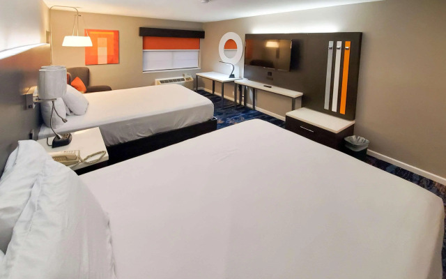 Clarion Pointe Marshall