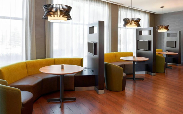 Courtyard by Marriott Kingston Highway 401/Division Street