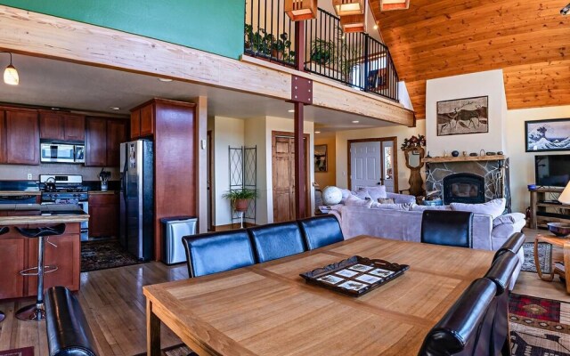 Sunset Chalet - 2600 Sq.ft. Multi-seasonal Retreat