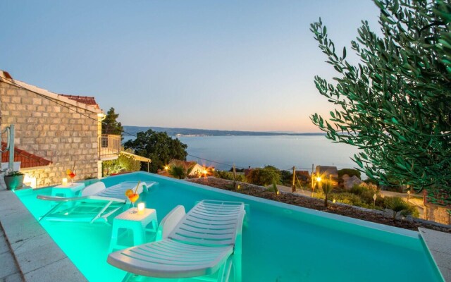 Stunning Home in Podstrana With Wifi and 3 Bedrooms