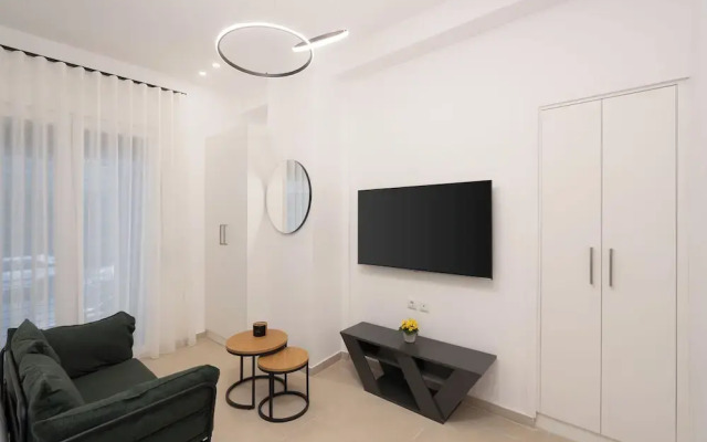 15 Minutes Walk to Acropolis, Minimalist Studio