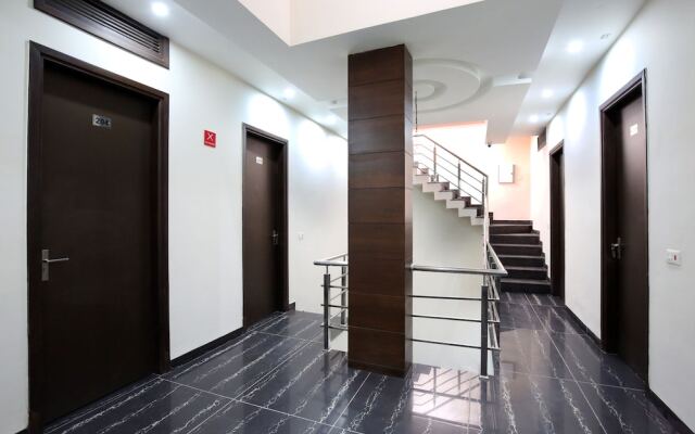 OYO 4897 Hotel The 13een