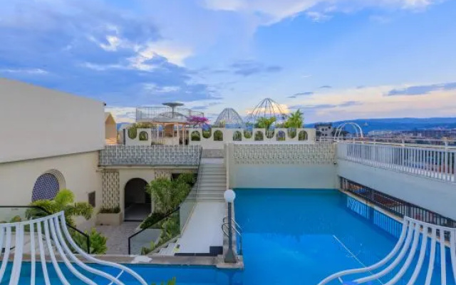 Panorama Garden Hotel with Infinity Pool at High Altitude, Jinxiangdun Yueting – Pool – Xishuangbanna