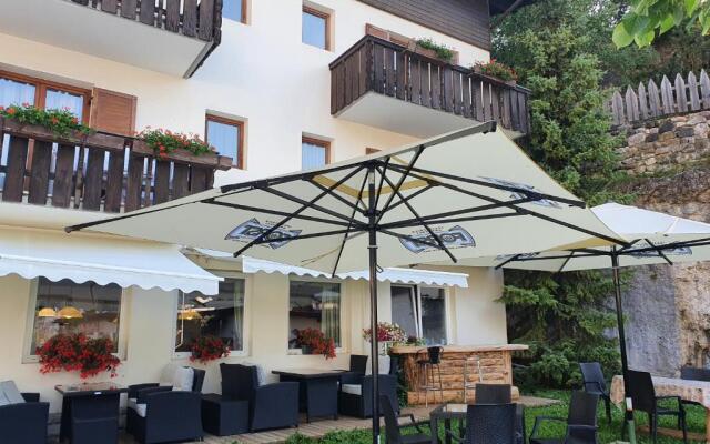 Albergo Bar Ristorante Dolomia