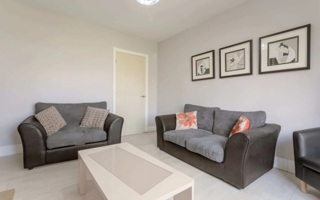 Modern 2 Bedroom Apartment in Morden