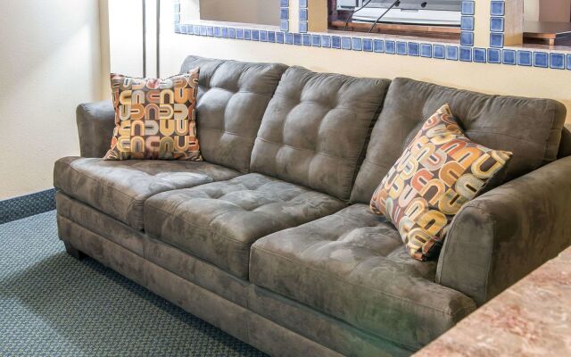 Country Inn & Suites By Radisson, Battle Creek, MI