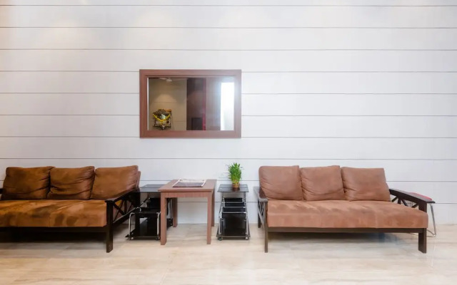 OYO Flagship 19748 Starwood Residency
